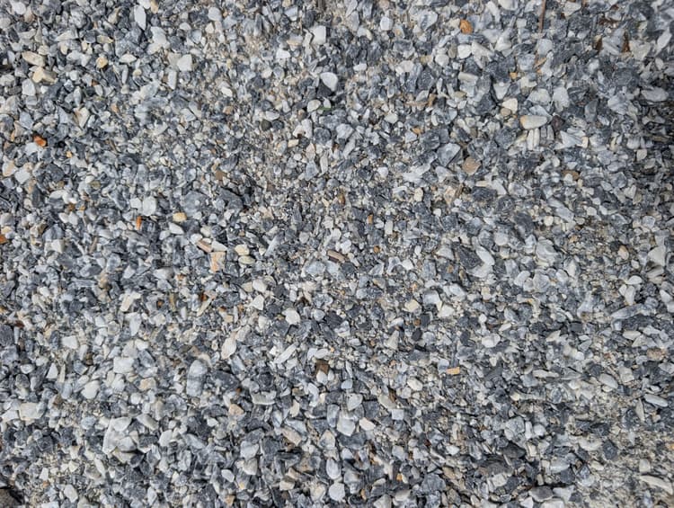 Limestone Driveway Gravel 1/2" Minus — Dry
